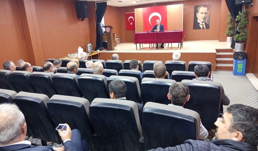 Efeler'de okul müdürleri bir araya geldi, 23 Nisan etkinlikleri görüşüldü