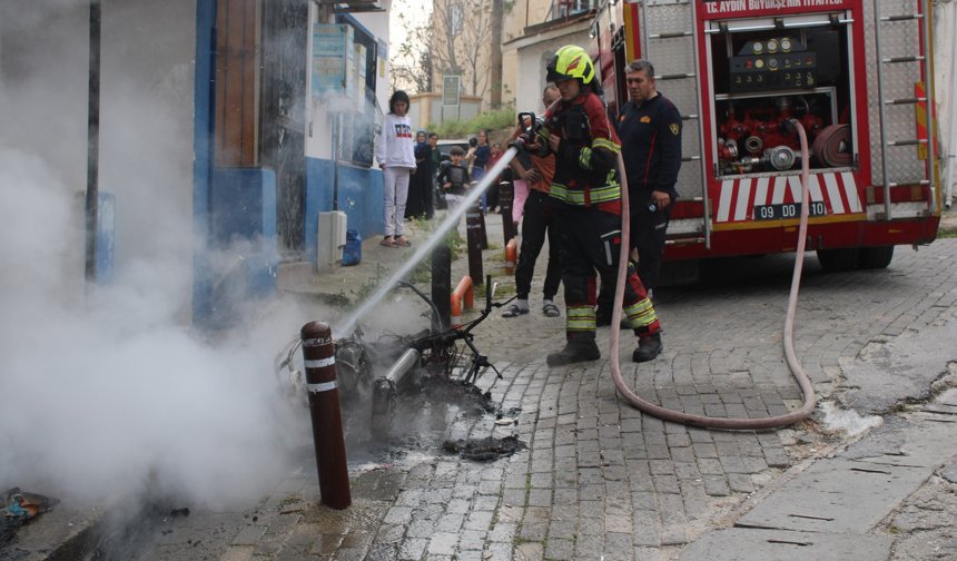 Tamir sırasında yanan elektrikli motosiklet küle döndü
