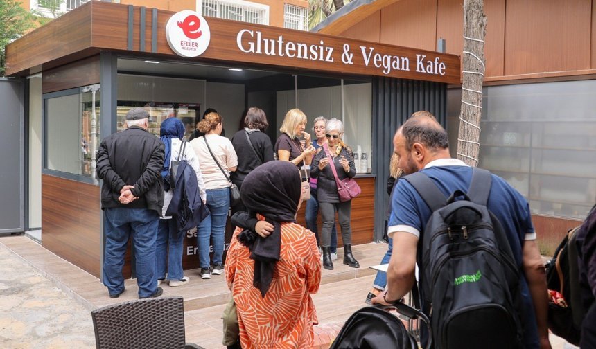 Menderes Park'ta Vegan Kafe dönemi yoğun ilgiyle başladı