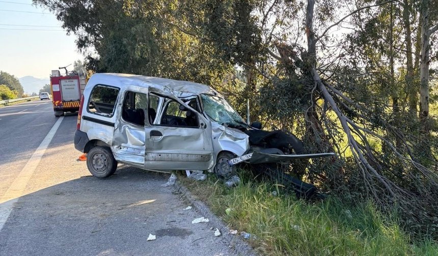 Germencik'te ticari araç kaza yaptı: 3 yaralı