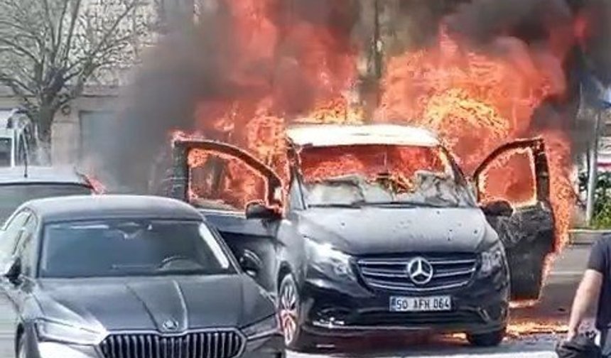 Araçlar cayır cayır yandı