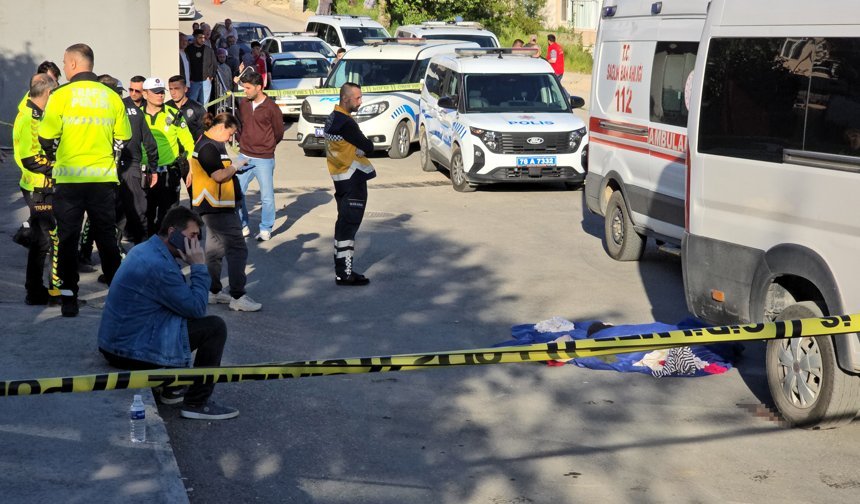 Yola fırlayan Aybars servis aracının altında can verdi