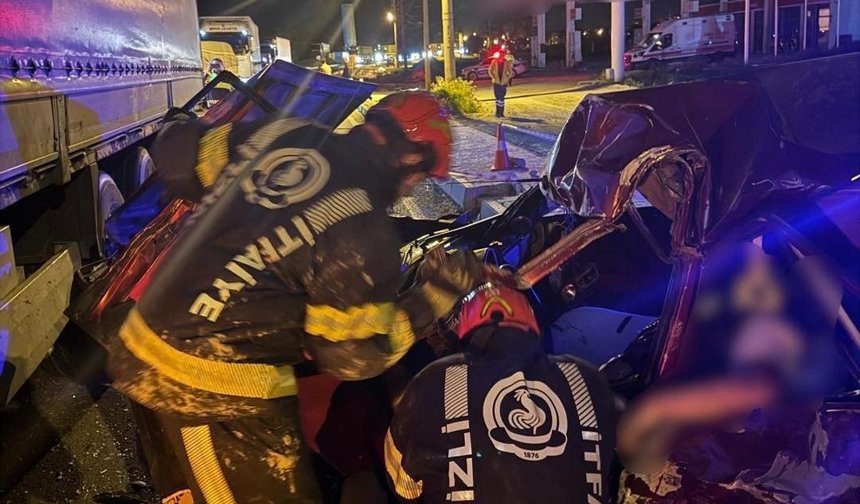 Otomobil TIR’a yandan çarptı: 1 ölü 1 yaralı