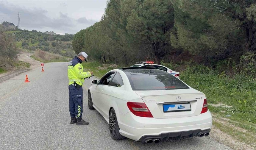 Aydın jandarması Çember operasyonunda 55 aranan şahsı yakaladı
