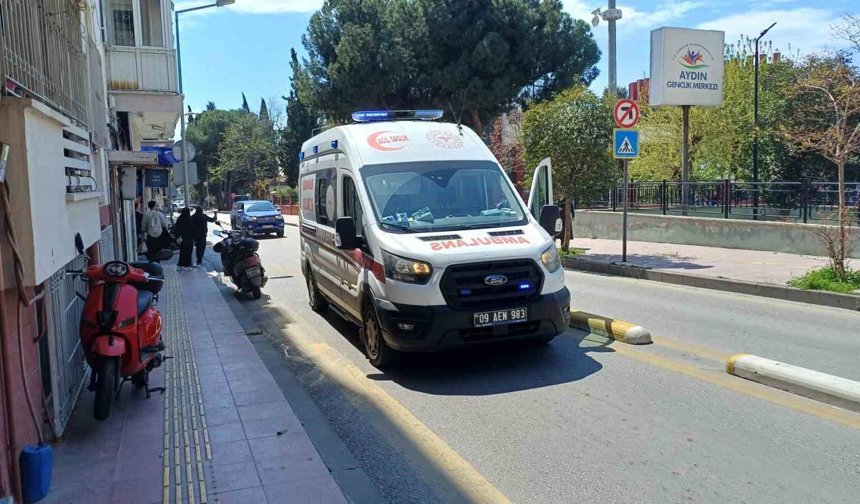 Efeler'de kuryeye motosiklet çarptı