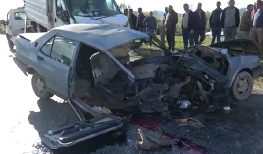 Kamyonetle çarpışan otomobil ikiye bölündü, sürücü hayatını kaybetti