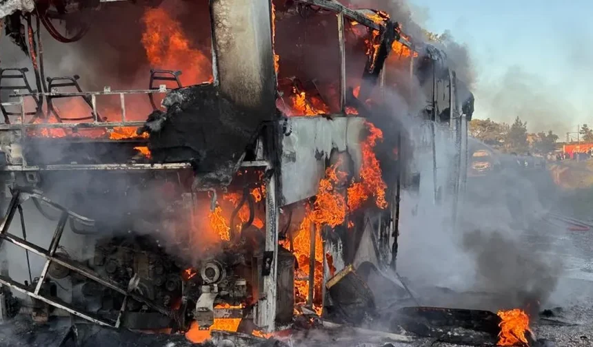 Otobüs alev topuna döndü, yolcular son anda kurtuldu