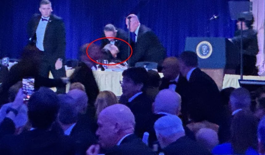 Trump’ın yemeğinde silahlı saldırı! Gizli servis anında müdahale etti