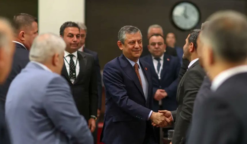 Özel, belediye başkanları ile toplantı yaptı; yeni yol haritasını açıkladı