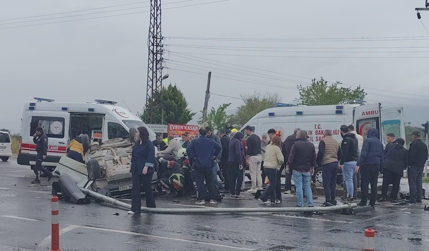 Takla atan otomobil ters döndü: 2'si çocuk 5 yaralı