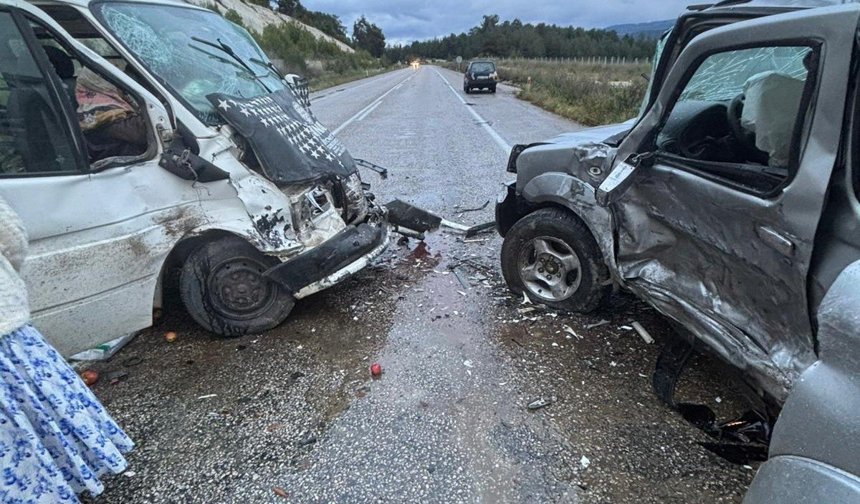 Karacasu'da trafik kazası: 6 yaralı