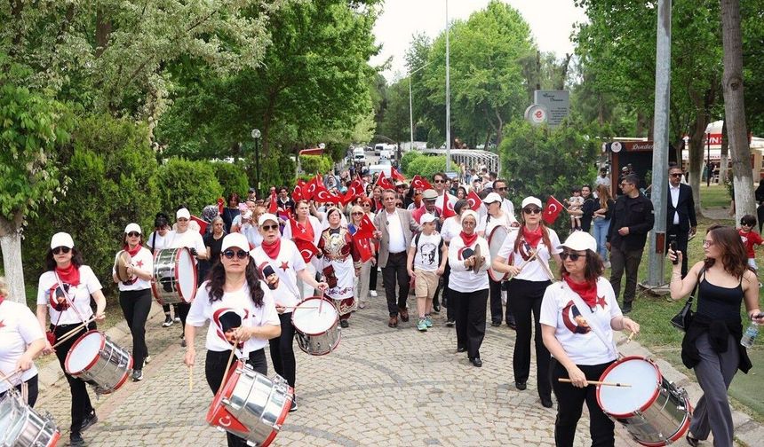 Efeler’de 19 Mayıs coşkusu Gençlik Şenliği ile yaşandı