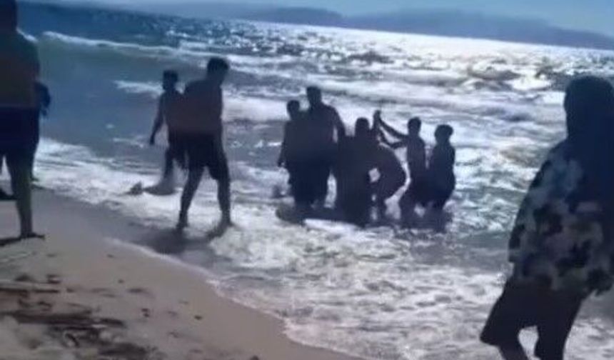 Kuşadası’nda iki kişi boğulma tehlikesi geçirdi