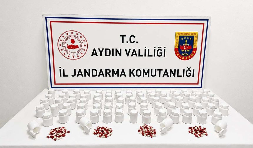 Efeler'de binlerce yasaklı hap ele geçirildi