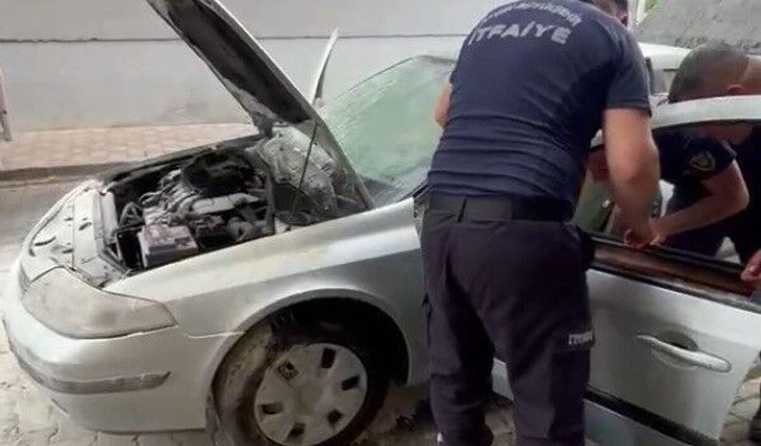 Efeler'de park halindeyken alev aldı