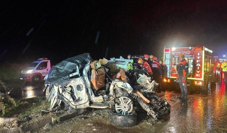 Uşak’ta 7 aracın karıştığı zincirleme kaza: 4 ölü 17 yaralı