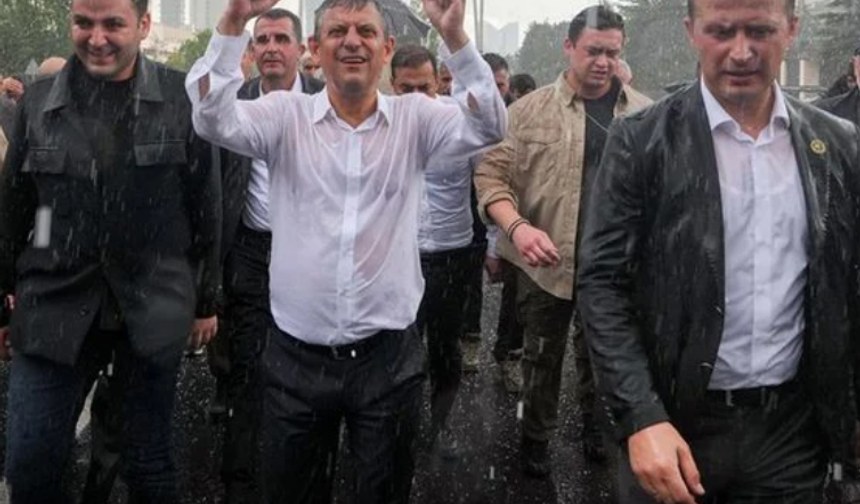 Özgür Özel: Bayramda burada odada durmak yerine sahada oluruz