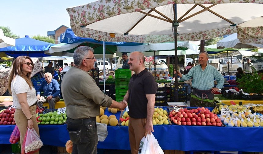 Vali Varol, pazarda esnafla buluştu