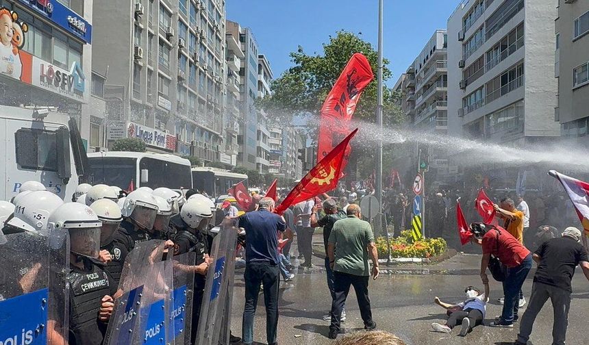 Özgür Özel’in İzmir mitingine TOMA’lı ve biber gazlı müdahale!