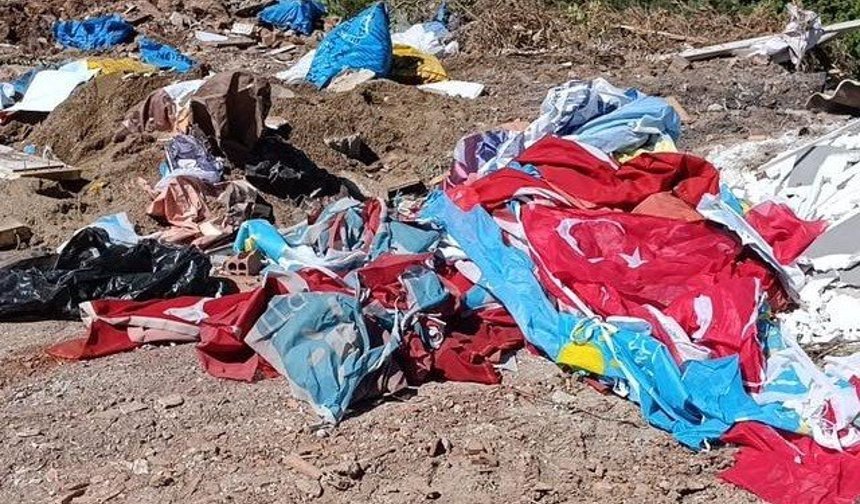 Karacasu’da skandal görüntü: Türk Bayrakları çöpte bulundu