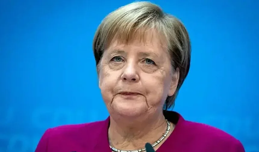 Almanya'da gündem: Merkel'in makyaj masrafları