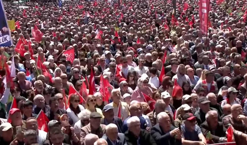 Erdoğan'ın memleketinde miting alanını doldurdu!