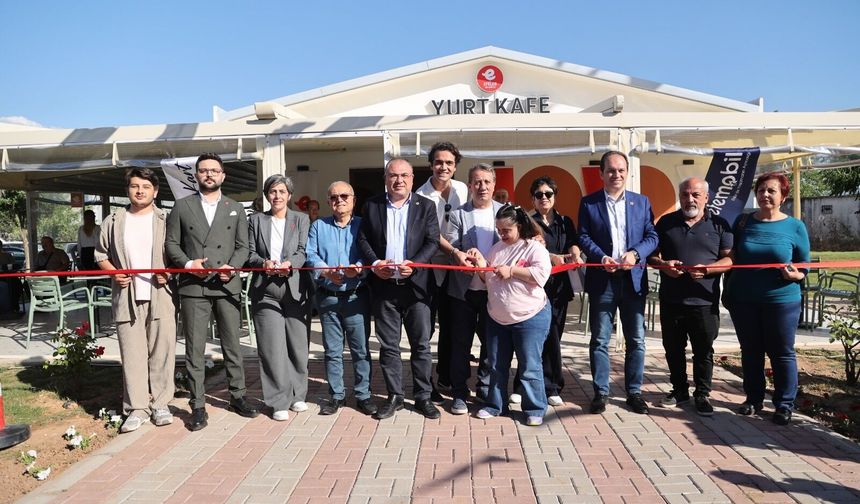 Efeler’de gençlere yeni yaşam alanı: Yurt Kafe ve Işıklı Parkı açıldı