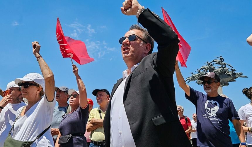 Başkan Yetişkin İzmir'de Özgür Özel'in yanında oldu