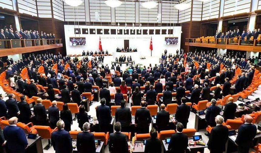 AK Parti 12. Yargı Paketi'ni Meclis'e sundu