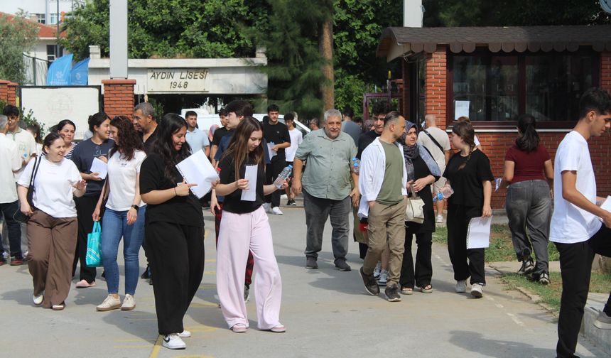 YKS maratonunda manzara değişmedi, geç kalanlar sınava alınmadı