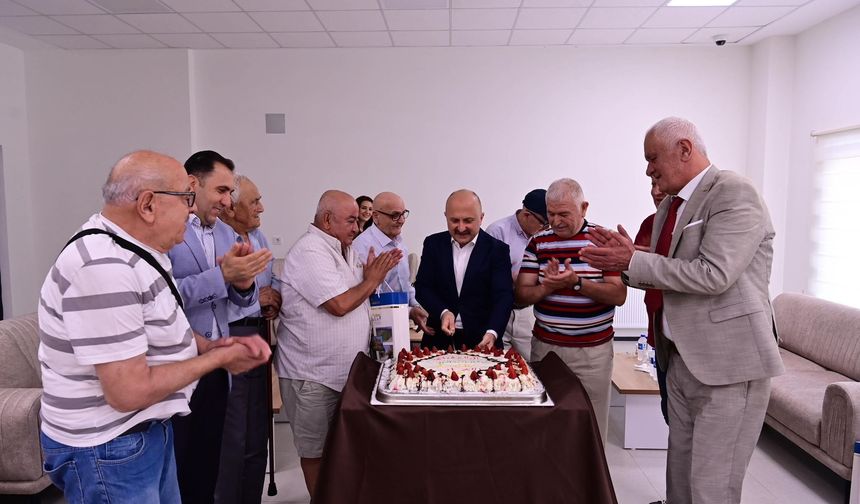 Babalar Günü’nde huzurevi sakinleri ve şehit babası unutulmadı