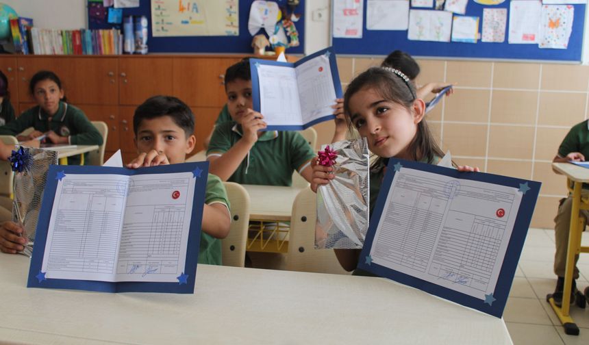Aydın'da 190 bin öğrenci karne aldı