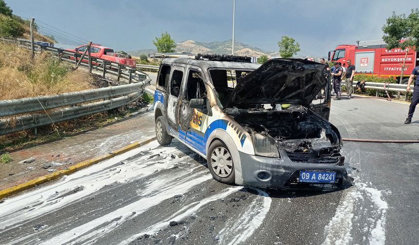 Efeler'de polis aracı alevlere teslim oldu