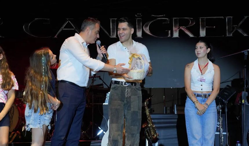Koçarlı'da çam fıstığı festivali konserle sona erdi