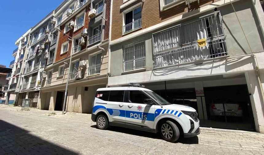 Efeler'de torunuyla yaşadığı evde ölü bulundu