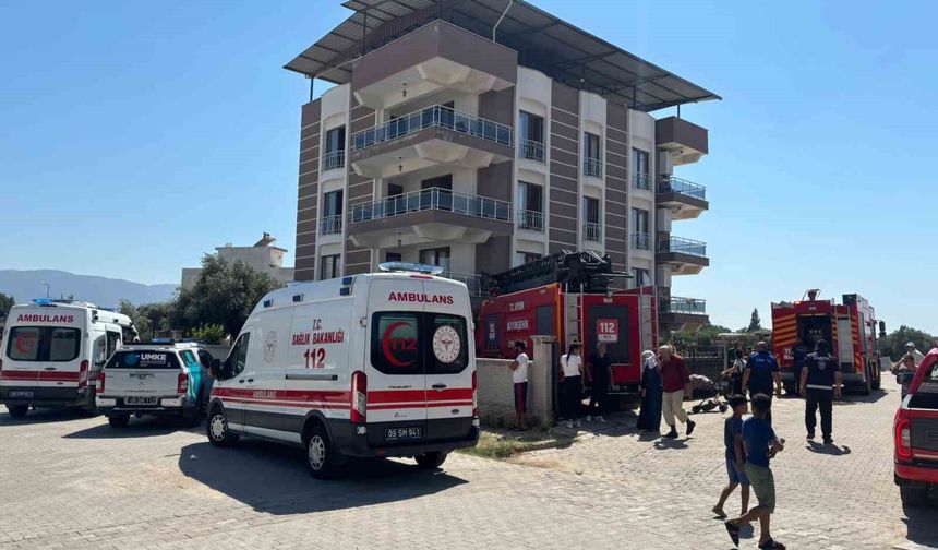 Köşk'te çatıdaki kartonlar alev aldı, 4 kişi dumandan etkilendi