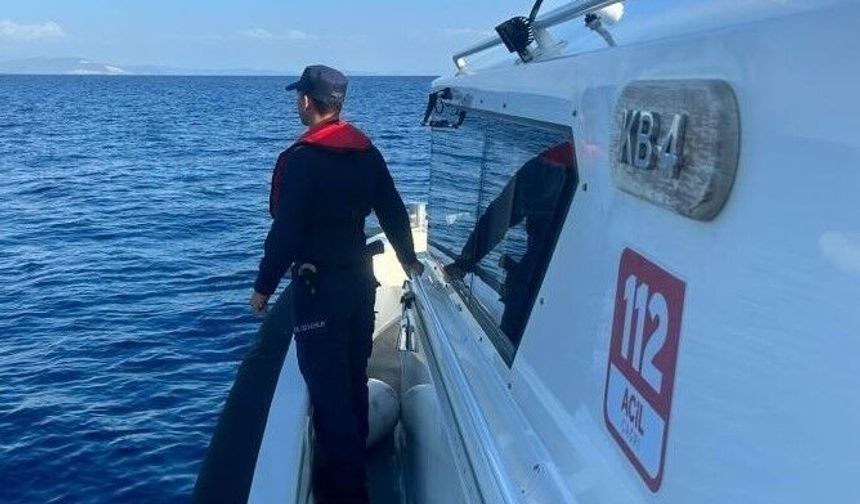 Kuşadası'nda kayalık alanda mahsur kalan şahıs kurtarıldı