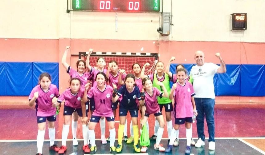 Şehit Rıfat Tunçbilek Ortaokulu'ndan futsalda önemli dereceler