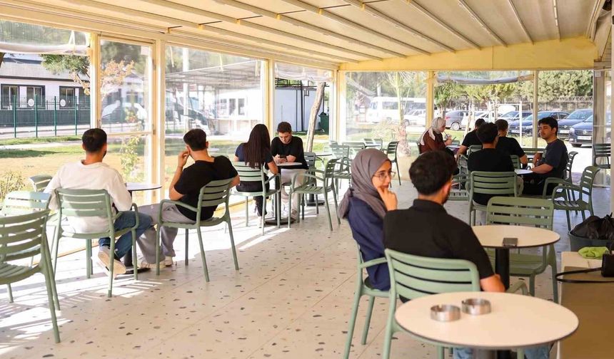 Yurt Kafe ve Işıklı Parkı öğrencilerin yeni buluşma noktası oldu