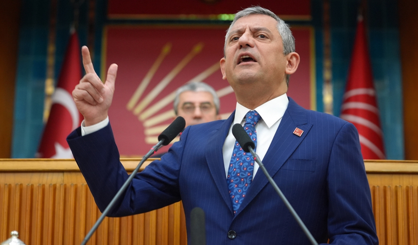 Özgür Özel grup toplantısında sloganlarla karşılandı