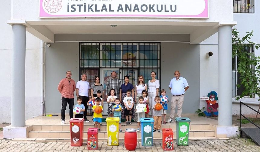 Efeler'de minik çevreciler ödüllerine kavuştu