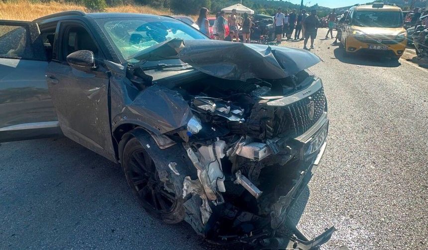 Balıkesir Ayvalık'ta zincirleme kaza: 6 yaralı