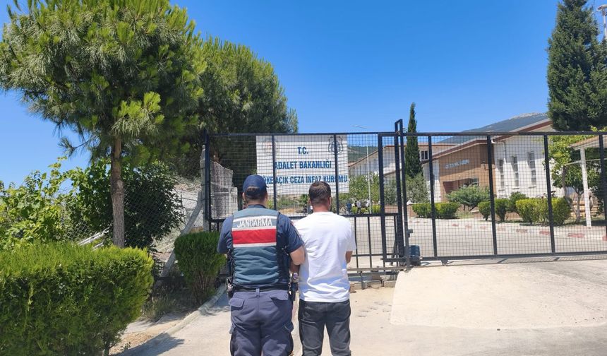 Kuşadası'nda hırsızlık suçundan aranan hükümlü cezaevine gönderildi