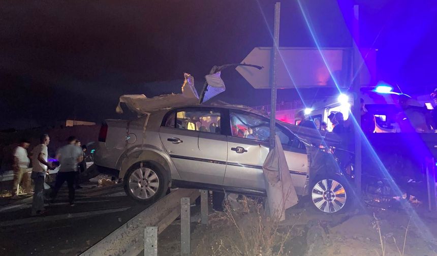 Yeşilyurt’ta otomobil refüje çarptı: 17 yaşındaki sürücü hayatını kaybetti