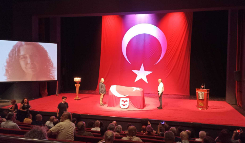 Bilgesu Erenus, son yolculuğuna uğurlandı