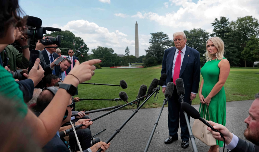 Trump, basın sözcüsünün görevden ayrılacağını açıkladı