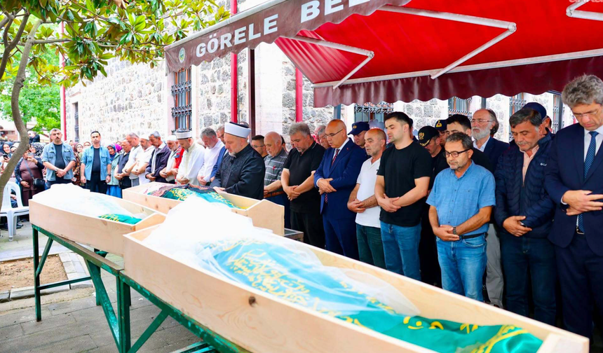 Selde yaşamını yitiren anne ve iki kızı toprağa verildi