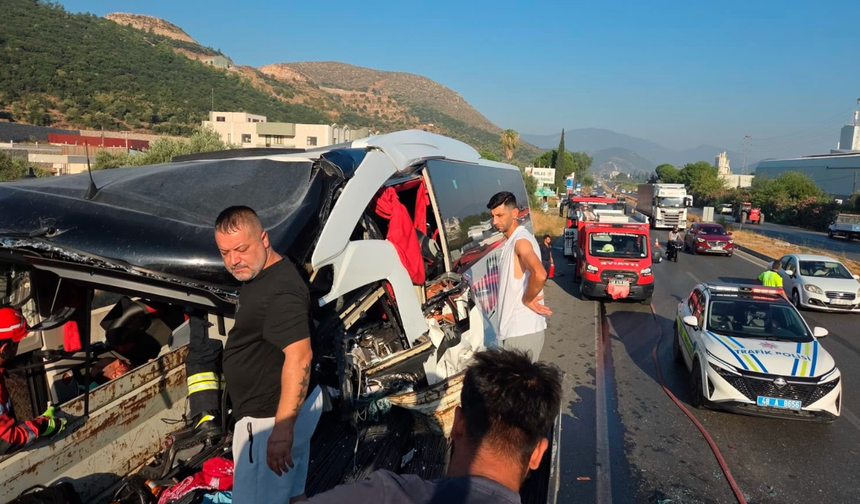 Söke-Milas kara yolunda yolcu otobüsü tıra çarptı: 2 ölü