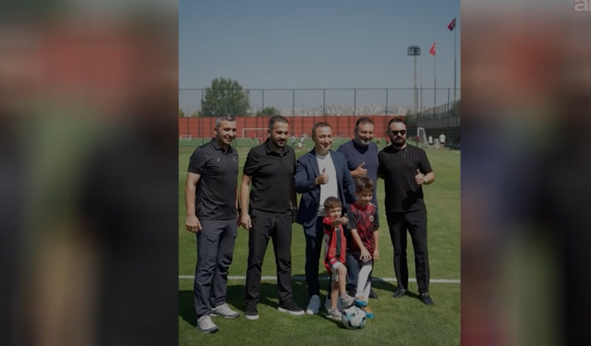 Forması zorla çıkartılan minik Göktuğ'dan Gençlerbirliği'ne ziyaret