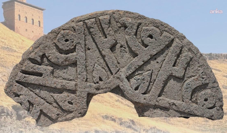 Kars Ani’de 6 Kez “Hz. Muhammed” yazılı taş bulundu
